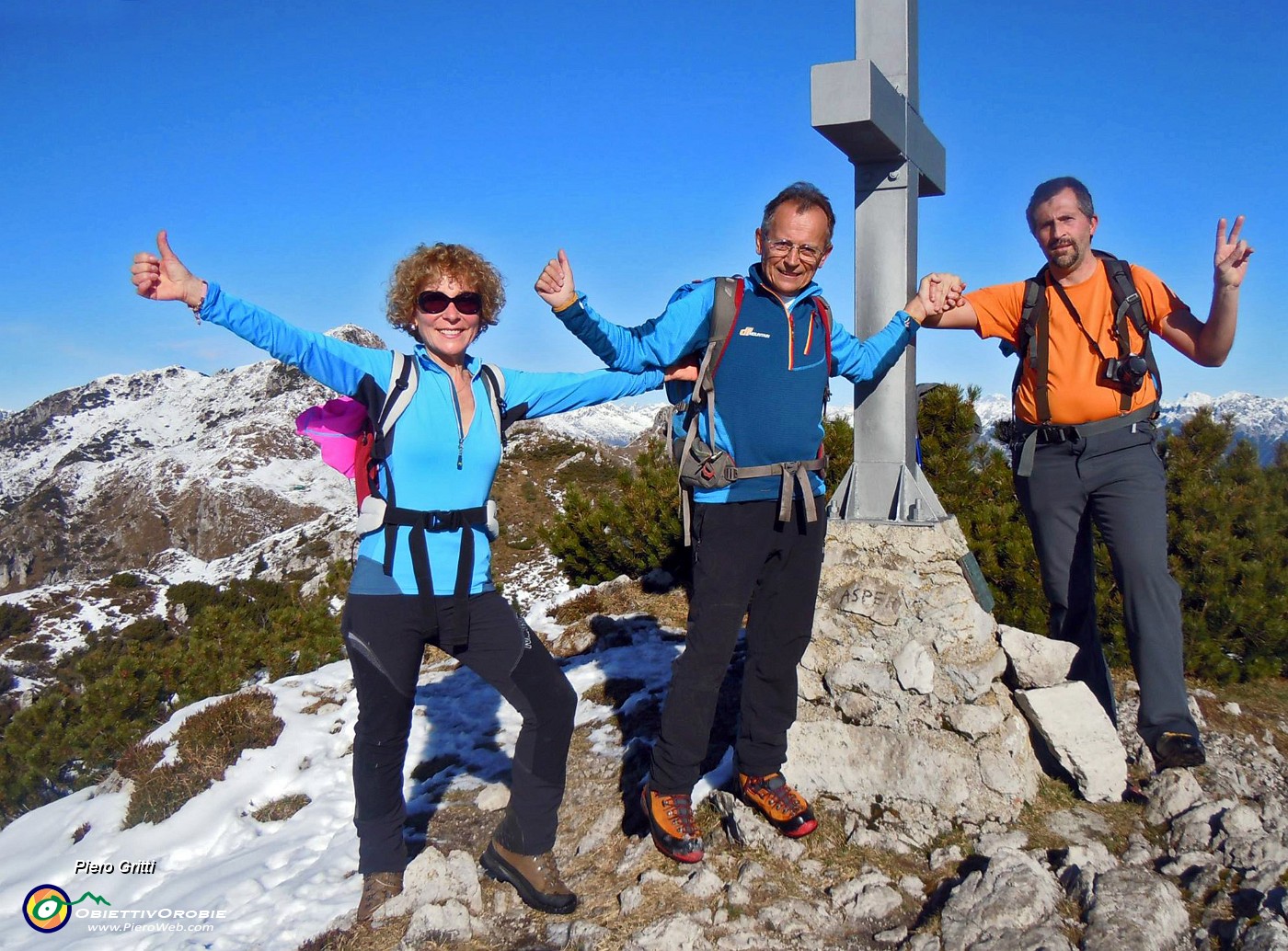 41 In vetta al Monte Cancervo (1831 m).jpg
